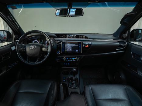 TOYOTA Hilux Caminhonete 2.8 16V SRX 50 ANOS 4X4 TURBO DIESEL CABINE DUPLA AUTOM�TICO, Foto 11