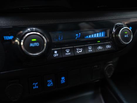 TOYOTA Hilux Caminhonete 2.8 16V SRX 50 ANOS 4X4 TURBO DIESEL CABINE DUPLA AUTOM�TICO, Foto 21