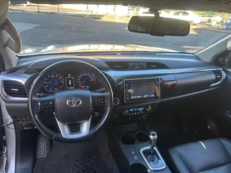 TOYOTA Hilux Caminhonete 2.7 16V 4P SRV FLEX CABINE DUPLA AUTOMTICO, Foto 7