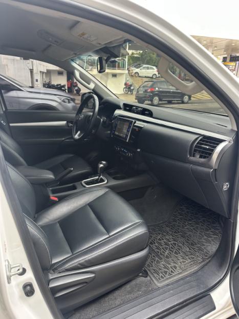 TOYOTA Hilux Caminhonete 2.7 16V 4P SRV FLEX 4X4  CABINE DUPLA AUTOMTICO, Foto 8