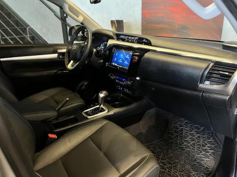 TOYOTA Hilux Caminhonete 2.8 16V SRX 4X4 TURBO DIESEL CABINE DUPLA AUTOM�TICO, Foto 6