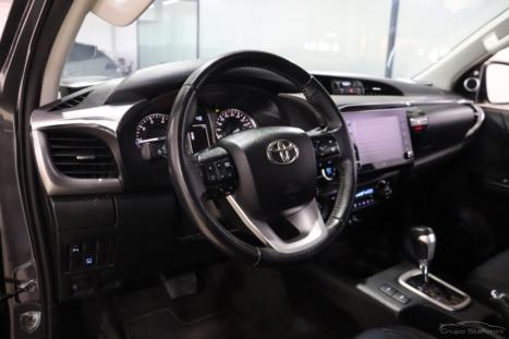 TOYOTA Hilux Caminhonete 2.8 16V SRX 4X4 DIESEL CABINE DUPLA AUTOM�TICO, Foto 4
