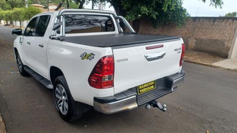 TOYOTA Hilux Caminhonete 2.7 16V 4P SRV FLEX 4X4  CABINE DUPLA AUTOM�TICO, Foto 3