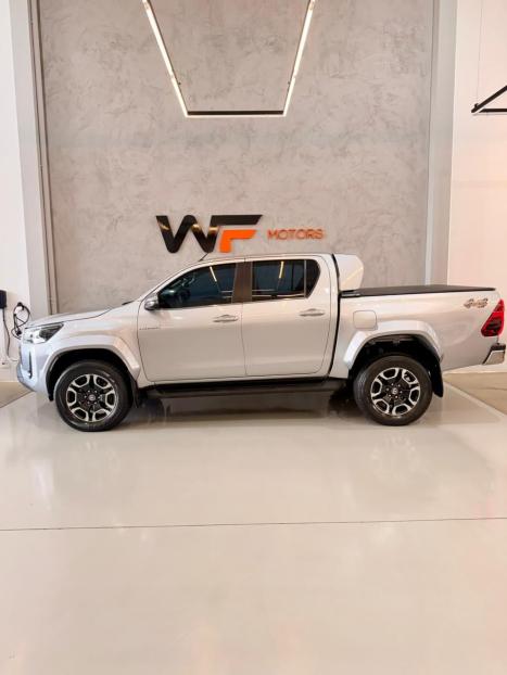 TOYOTA Hilux Caminhonete 2.8 16V SRX PLUS 4X4 TURBO DIESEL CABINE DUPLA AUTOM�TICO, Foto 4