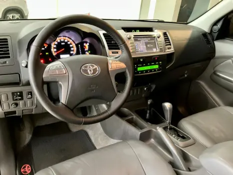 TOYOTA Hilux Caminhonete 3.0 16V 4P 4X4 SRV TURBO DIESEL CABINE DUPLA AUTOM�TICO, Foto 32