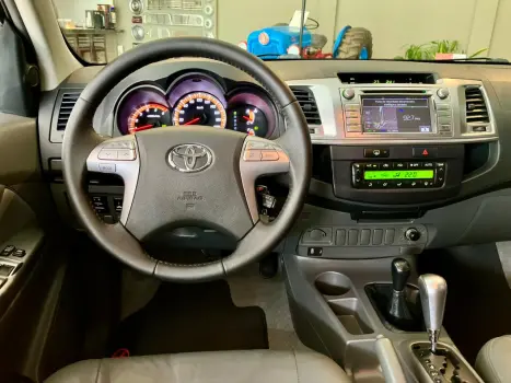 TOYOTA Hilux Caminhonete 3.0 16V 4P 4X4 SRV TURBO DIESEL CABINE DUPLA AUTOM�TICO, Foto 33