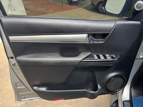 TOYOTA Hilux Caminhonete 2.8 16V SRX 4X4 TURBO DIESEL CABINE DUPLA AUTOM�TICO, Foto 16