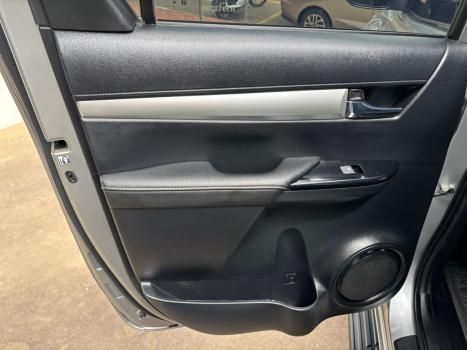 TOYOTA Hilux Caminhonete 2.8 16V SRX 4X4 TURBO DIESEL CABINE DUPLA AUTOM�TICO, Foto 17