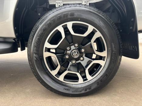 TOYOTA Hilux Caminhonete 2.8 16V SRX 4X4 TURBO DIESEL CABINE DUPLA AUTOM�TICO, Foto 23
