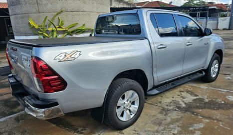 TOYOTA Hilux Caminhonete 2.7 16V 4P SRV FLEX 4X4  CABINE DUPLA AUTOM�TICO, Foto 3
