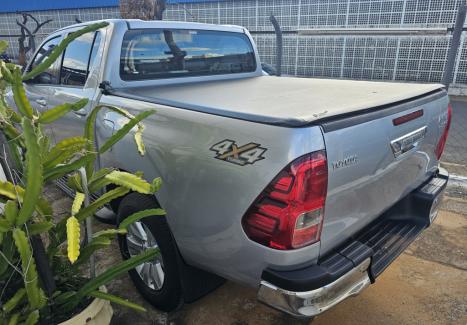 TOYOTA Hilux Caminhonete 2.7 16V 4P SRV FLEX 4X4  CABINE DUPLA AUTOM�TICO, Foto 9