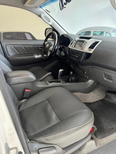 TOYOTA Hilux Caminhonete 3.0 4P 4X4 SRV TURBO DIESEL CABINE DUPLA, Foto 9