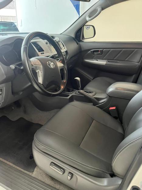 TOYOTA Hilux Caminhonete 3.0 4P 4X4 SRV TURBO DIESEL CABINE DUPLA, Foto 13
