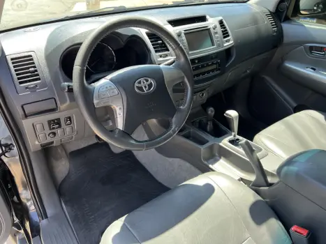 TOYOTA Hilux Caminhonete 2.7 16V 4P SRV FLEX 4X4  CABINE DUPLA AUTOM�TICO, Foto 9