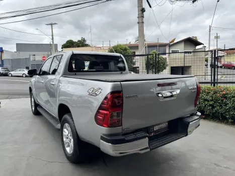 TOYOTA Hilux Caminhonete 2.8 16V SRV 4X4 DIESEL CABINE DUPLA AUTOM�TICO, Foto 4
