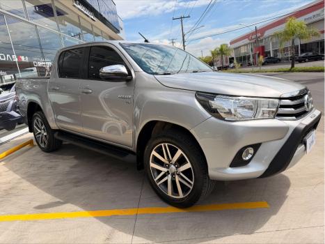 TOYOTA Hilux Caminhonete 2.7 16V 4P SRV FLEX 4X4  CABINE DUPLA AUTOM�TICO, Foto 3