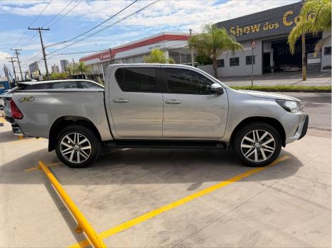 TOYOTA Hilux Caminhonete 2.7 16V 4P SRV FLEX 4X4  CABINE DUPLA AUTOM�TICO, Foto 4