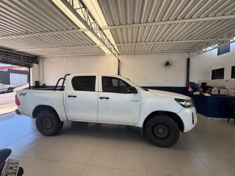 TOYOTA Hilux Caminhonete 2.8 4P 4X4 DIESEL CABINE DUPLA, Foto 2