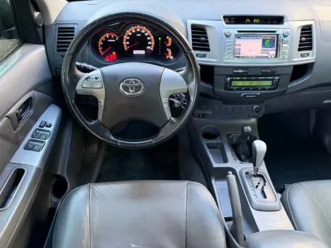 TOYOTA Hilux Caminhonete 3.0 4P 4X4 SRV TURBO DIESEL TOP CABINE DUPLA AUTOM�TICO, Foto 7