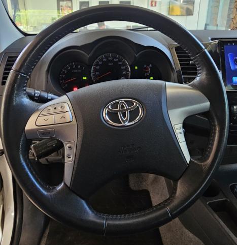 TOYOTA Hilux Caminhonete 2.7 16V 4P SRV FLEX 4X4  CABINE DUPLA AUTOM�TICO, Foto 16