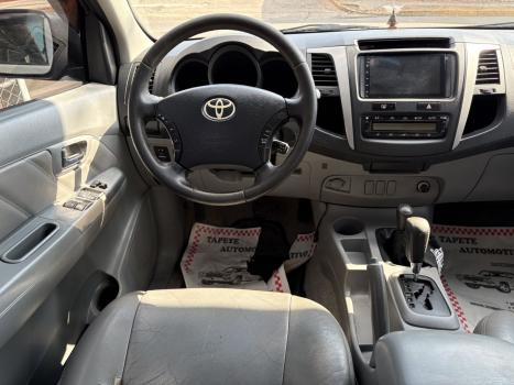 TOYOTA Hilux Caminhonete 3.0 4P 4X4 SRV TURBO DIESEL CABINE DUPLA AUTOM�TICO, Foto 10