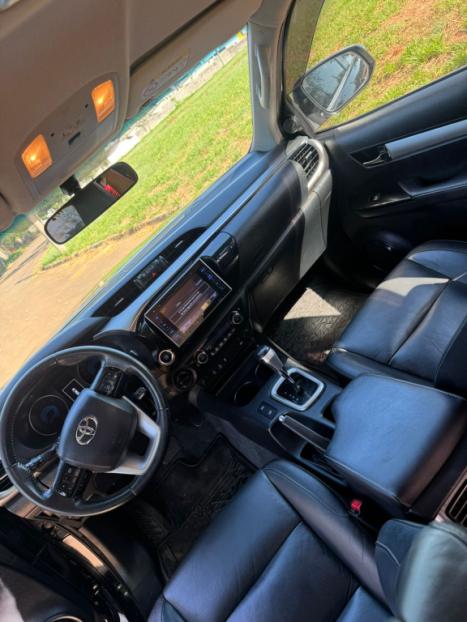 TOYOTA Hilux Caminhonete 2.8 16V SRX 4X4 DIESEL CABINE DUPLA AUTOM�TICO, Foto 4