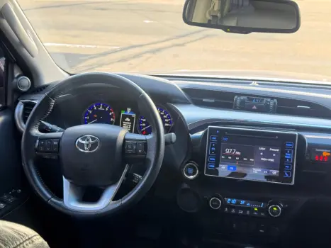 TOYOTA Hilux Caminhonete 2.7 16V 4P SRV FLEX 4X4  CABINE DUPLA AUTOM�TICO, Foto 7