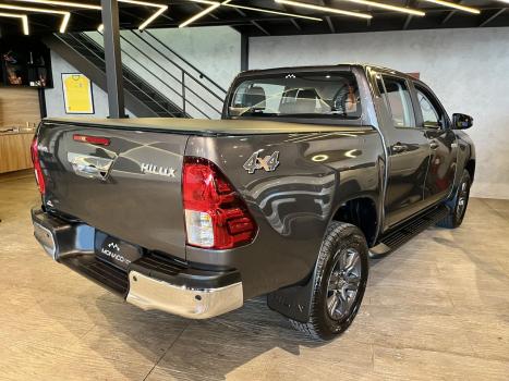 TOYOTA Hilux Caminhonete 2.8 16V 4P SR 4X4 DIESEL CABINE DUPLA AUTOM�TICO, Foto 5