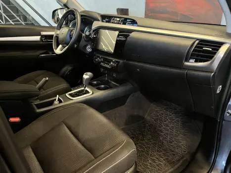 TOYOTA Hilux Caminhonete 2.8 16V 4P SR 4X4 DIESEL CABINE DUPLA AUTOM�TICO, Foto 12