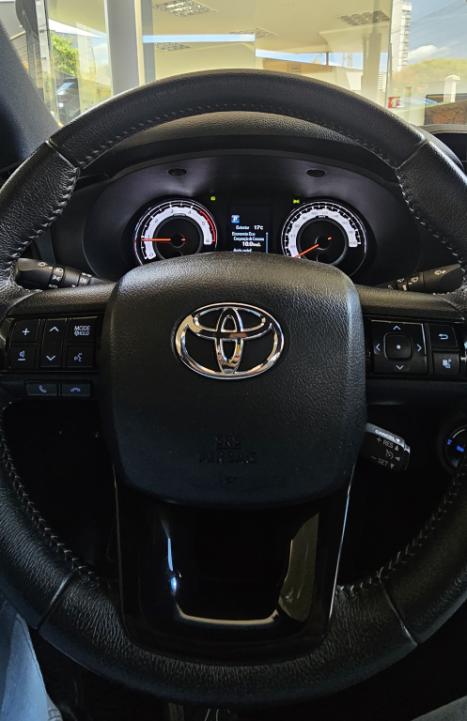 TOYOTA Hilux Caminhonete 2.8 16V SRX 4X4 TURBO DIESEL CABINE DUPLA AUTOM�TICO, Foto 16