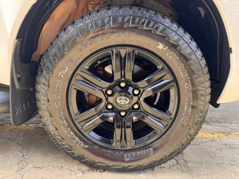 TOYOTA Hilux Caminhonete 2.8 16V 4P SR 4X4 DIESEL CABINE DUPLA AUTOM�TICO, Foto 13