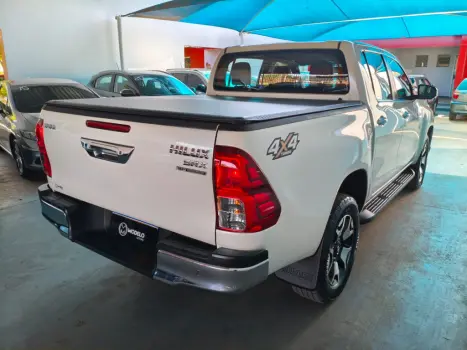 TOYOTA Hilux Caminhonete 2.8 16V SRX 4X4 TURBO DIESEL CABINE DUPLA AUTOM�TICO, Foto 4