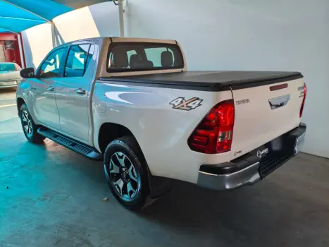 TOYOTA Hilux Caminhonete 2.8 16V SRX 4X4 TURBO DIESEL CABINE DUPLA AUTOM�TICO, Foto 6