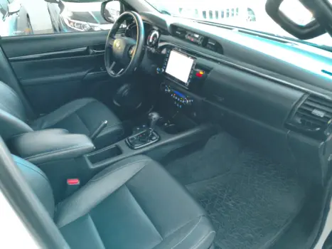 TOYOTA Hilux Caminhonete 2.8 16V SRX 4X4 TURBO DIESEL CABINE DUPLA AUTOM�TICO, Foto 10