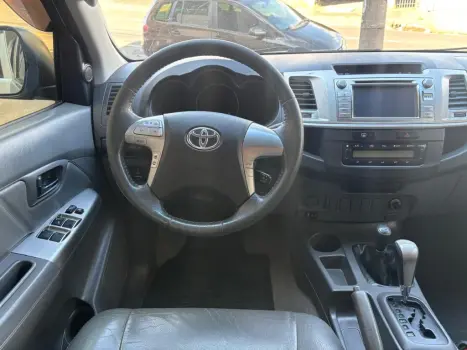 TOYOTA Hilux Caminhonete 3.0 16V 4P 4X4 SRV TURBO DIESEL, Foto 16