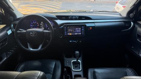 TOYOTA Hilux Caminhonete 2.8 16V 4P SR 4X4 DIESEL CABINE DUPLA AUTOM�TICO, Foto 4