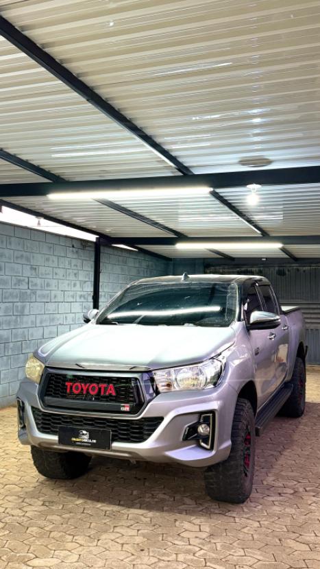 TOYOTA Hilux Caminhonete 2.8 4P 4X4 DIESEL CABINE DUPLA, Foto 6
