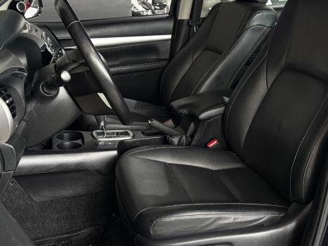 TOYOTA Hilux Caminhonete 2.8 16V SRX 4X4 TURBO DIESEL CABINE DUPLA AUTOM�TICO, Foto 9