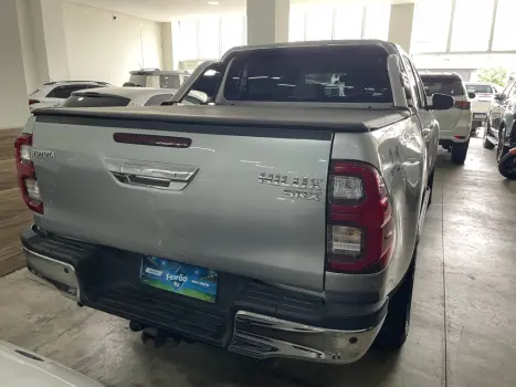 TOYOTA Hilux Caminhonete 2.8 16V SRX 4X4 DIESEL CABINE DUPLA AUTOMÁTICO, Foto 10