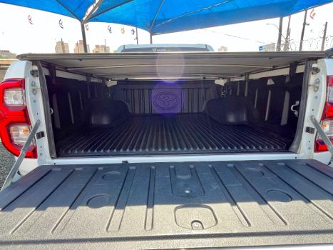 TOYOTA Hilux Caminhonete 2.8 16V SRV 4X4 DIESEL CABINE DUPLA AUTOMÁTICO, Foto 12