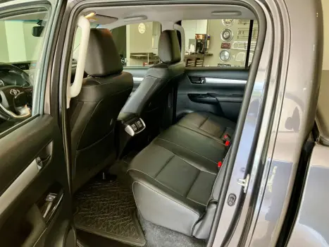 TOYOTA Hilux Caminhonete 2.8 16V SRX 4X4 TURBO DIESEL CABINE DUPLA AUTOMÁTICO, Foto 12