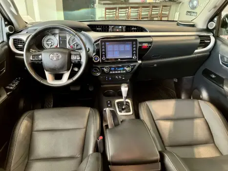 TOYOTA Hilux Caminhonete 2.8 16V SRX 4X4 TURBO DIESEL CABINE DUPLA AUTOMÁTICO, Foto 14