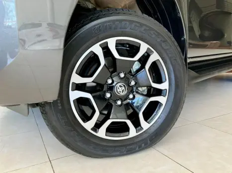 TOYOTA Hilux Caminhonete 2.8 16V SRX 4X4 TURBO DIESEL CABINE DUPLA AUTOMÁTICO, Foto 22