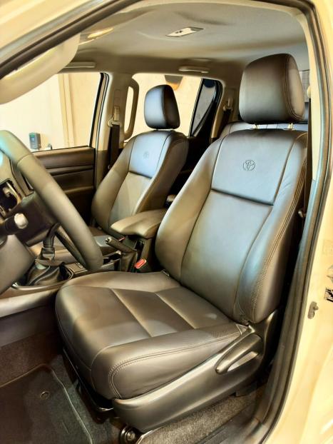 TOYOTA Hilux Caminhonete 2.8 4P 4X4 STD TURBO DIESEL CABINE DUPLA, Foto 10