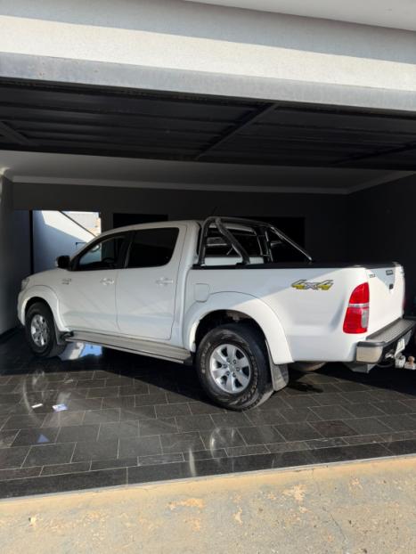 TOYOTA Hilux Caminhonete 2.7 16V 4P SRV FLEX 4X4  CABINE DUPLA AUTOMÁTICO, Foto 1