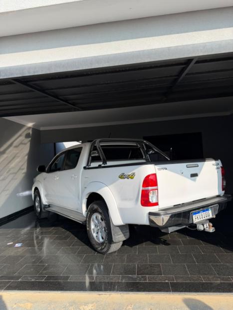 TOYOTA Hilux Caminhonete 2.7 16V 4P SRV FLEX 4X4  CABINE DUPLA AUTOMÁTICO, Foto 4