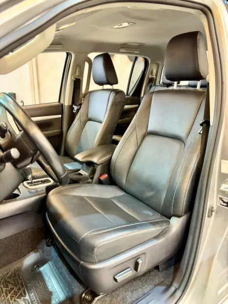 TOYOTA Hilux Caminhonete 2.8 16V 4P SRX DIESEL CABINE DUPLA, Foto 10