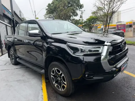 TOYOTA Hilux Caminhonete 2.8 16V SRX 4X4 TURBO DIESEL CABINE DUPLA AUTOMÁTICO, Foto 4