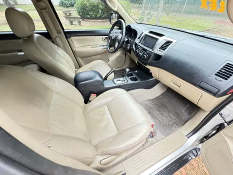 TOYOTA Hilux SW4 2.7 16V 4P SR FLEX AUTOMÁTICO, Foto 14 TOYOTA Hilux SW4 2.7 16V 4P SR FLEX AUTOMÁTICO, Foto 14