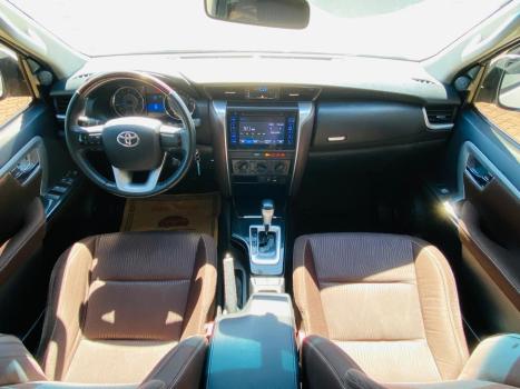 TOYOTA Hilux SW4 2.7 16V 4P SR AUTOMÁTICO, Foto 8 TOYOTA Hilux SW4 2.7 16V 4P SR AUTOMÁTICO, Foto 8